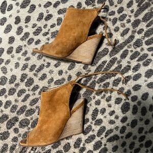 Chinese Laundry Wedge Booties 🍂